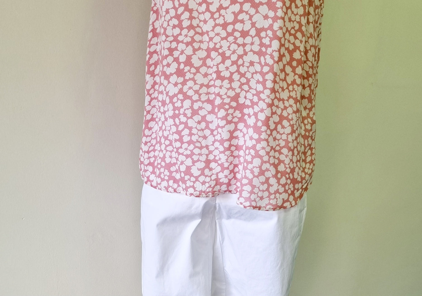 Real Woman - Pink & white sleeveless fun round necked blouse
