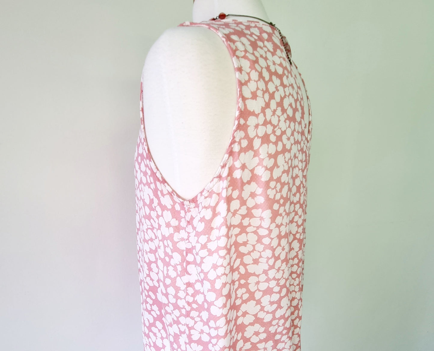 Real Woman - Pink & white sleeveless fun round necked blouse