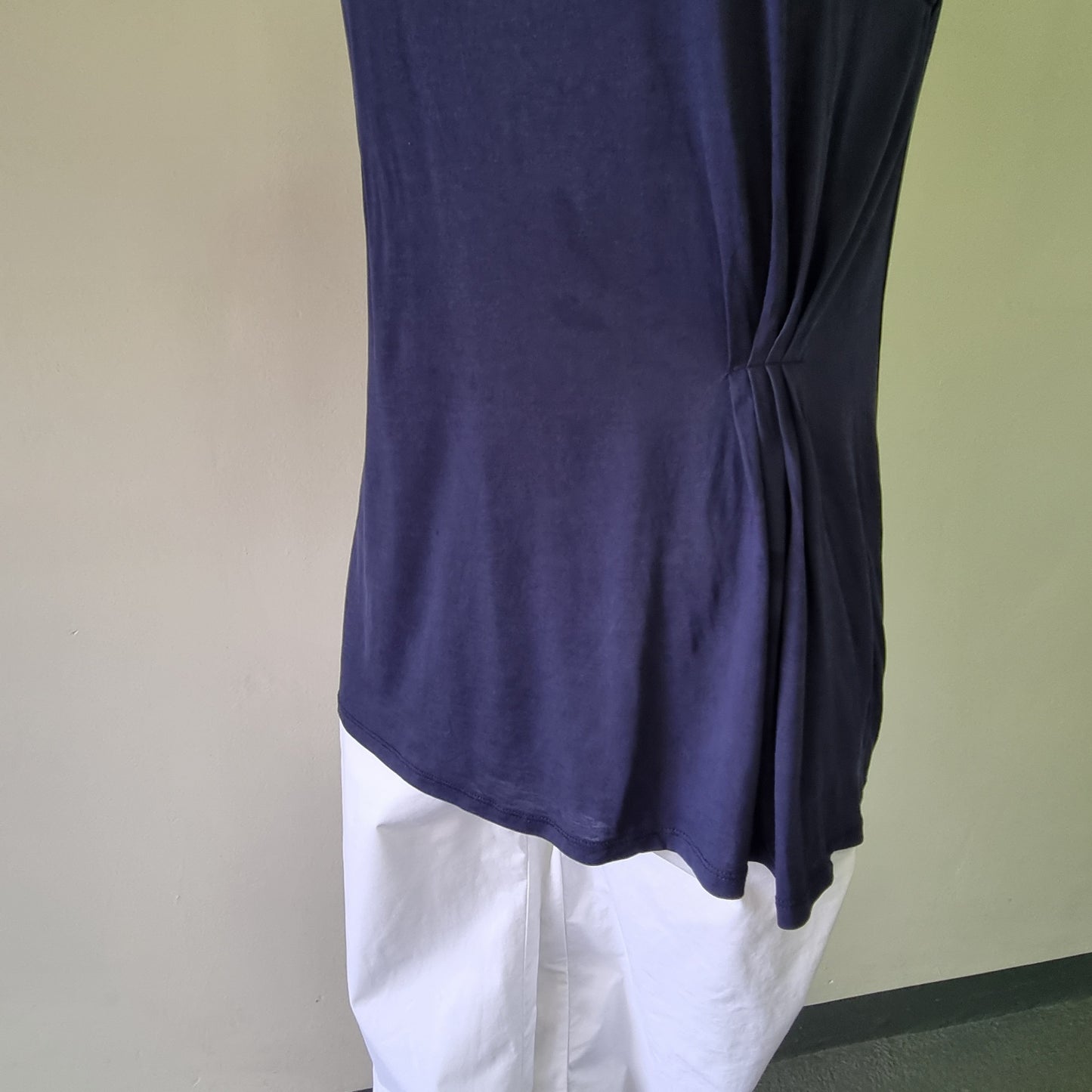 Studio W - Sleeveless dark blue casual T-shirt with front pleat