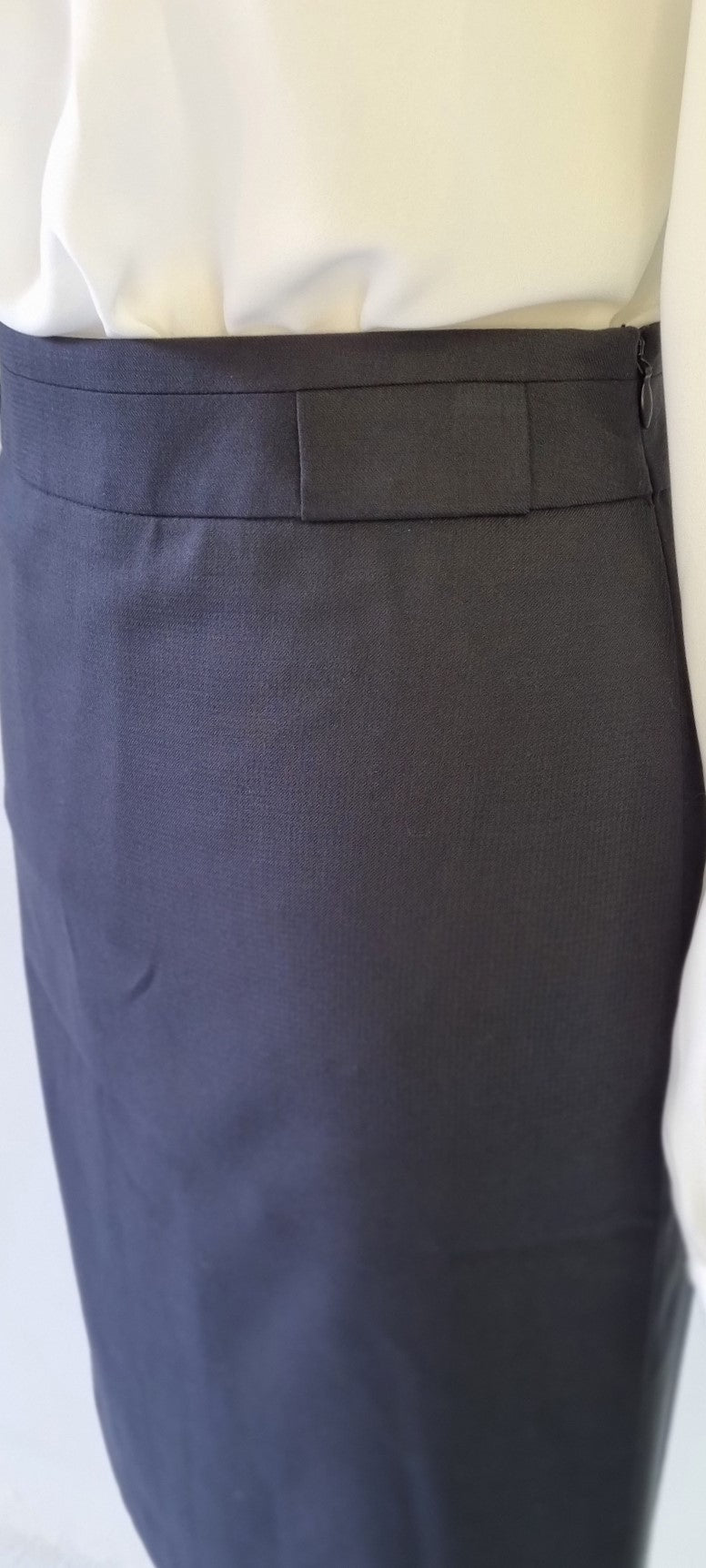 G2000 Woman - Black lined suit skirt with deep belt feeders