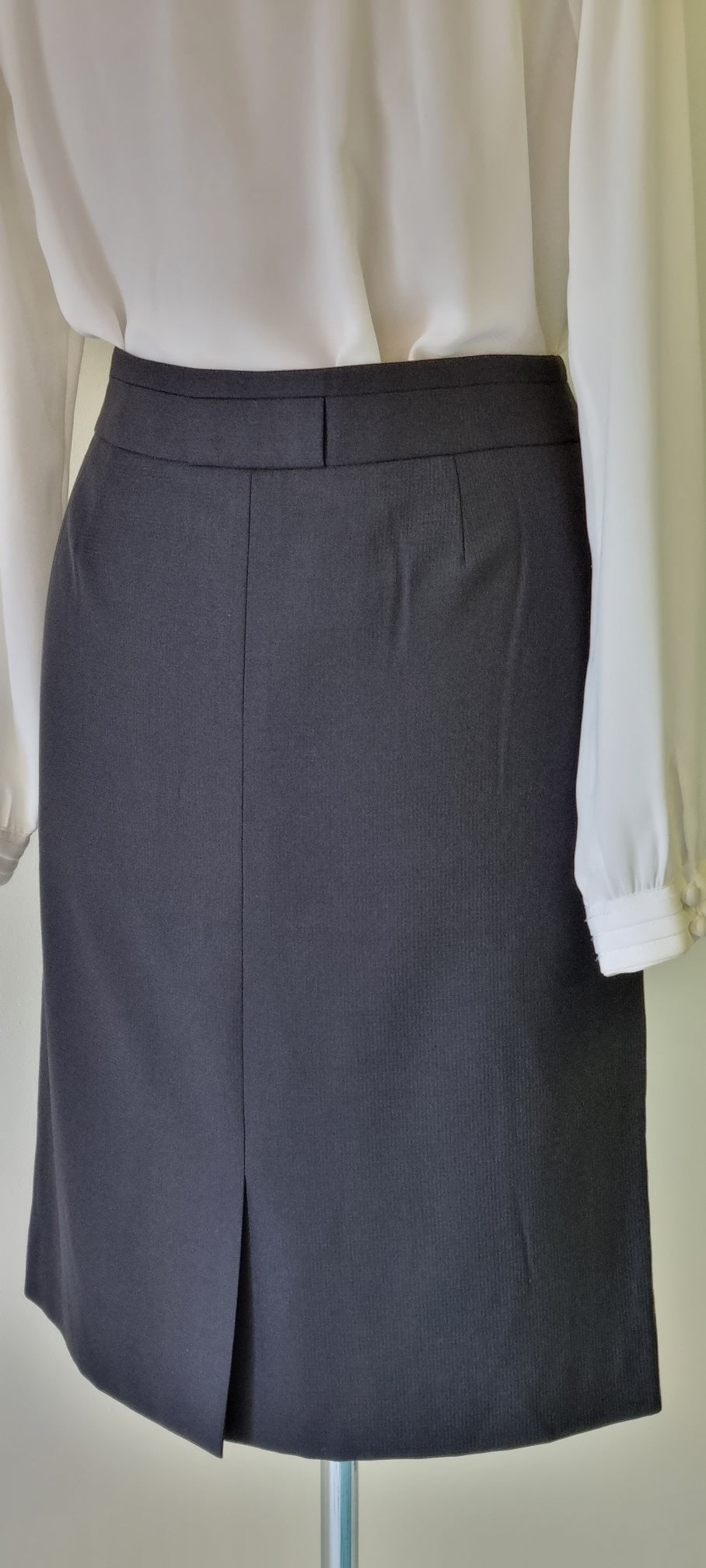 G2000 Woman - Black lined suit skirt with deep belt feeders