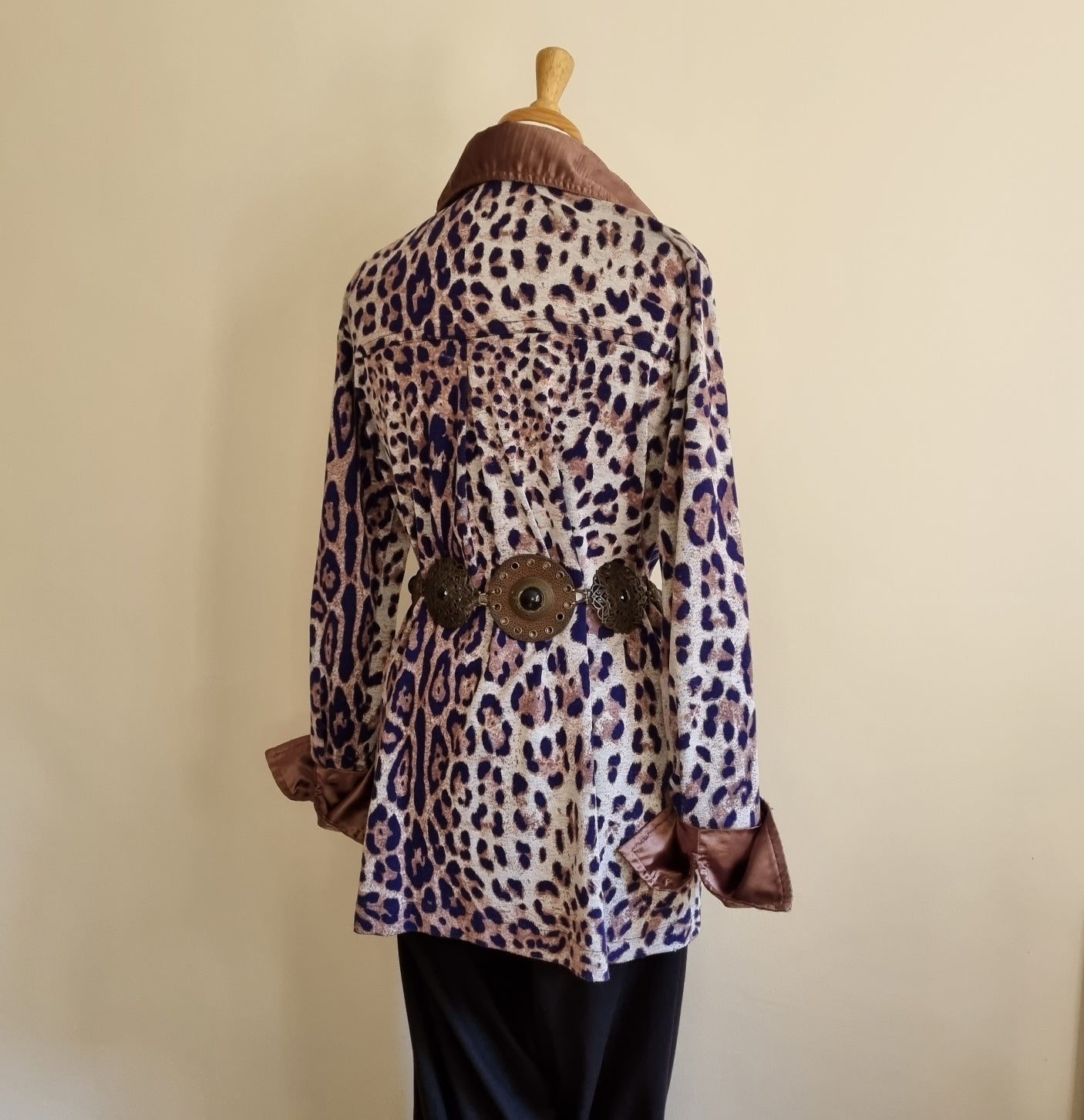 Classic Long sleeve leopard print shirt/jacket with cuff sleeves