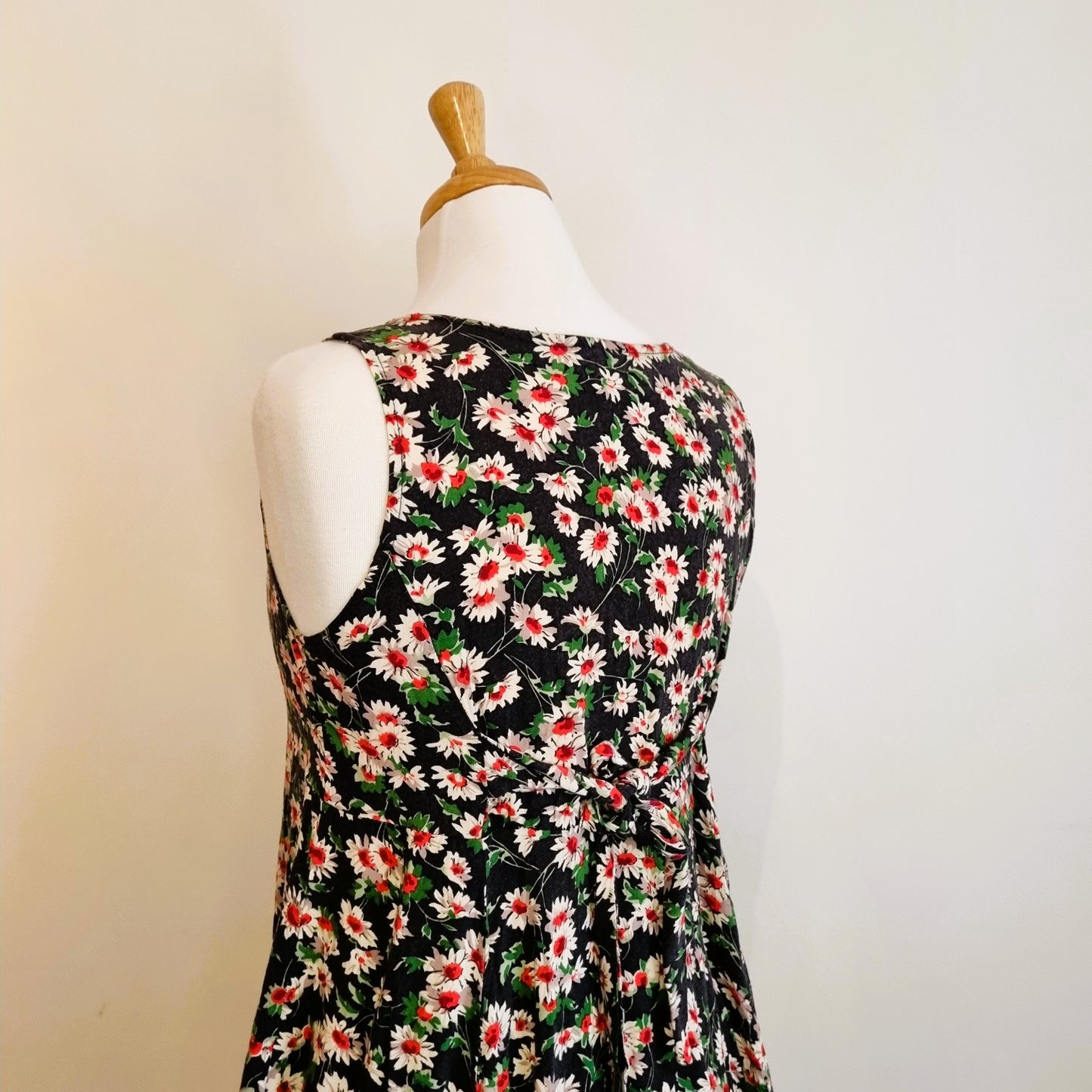 Shaking Heads - Vintage daisy flower button dress top
