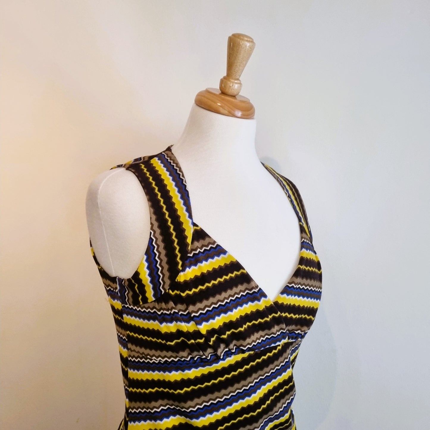 Truworths - Vintage retro v-neck top