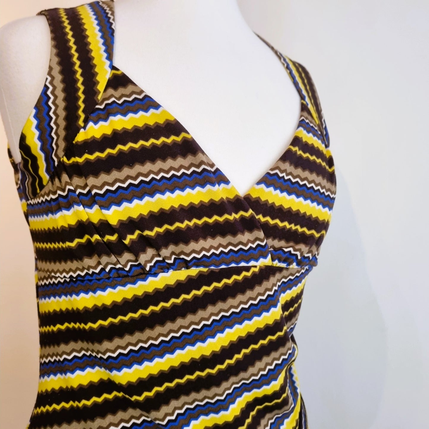 Truworths - Vintage retro v-neck top