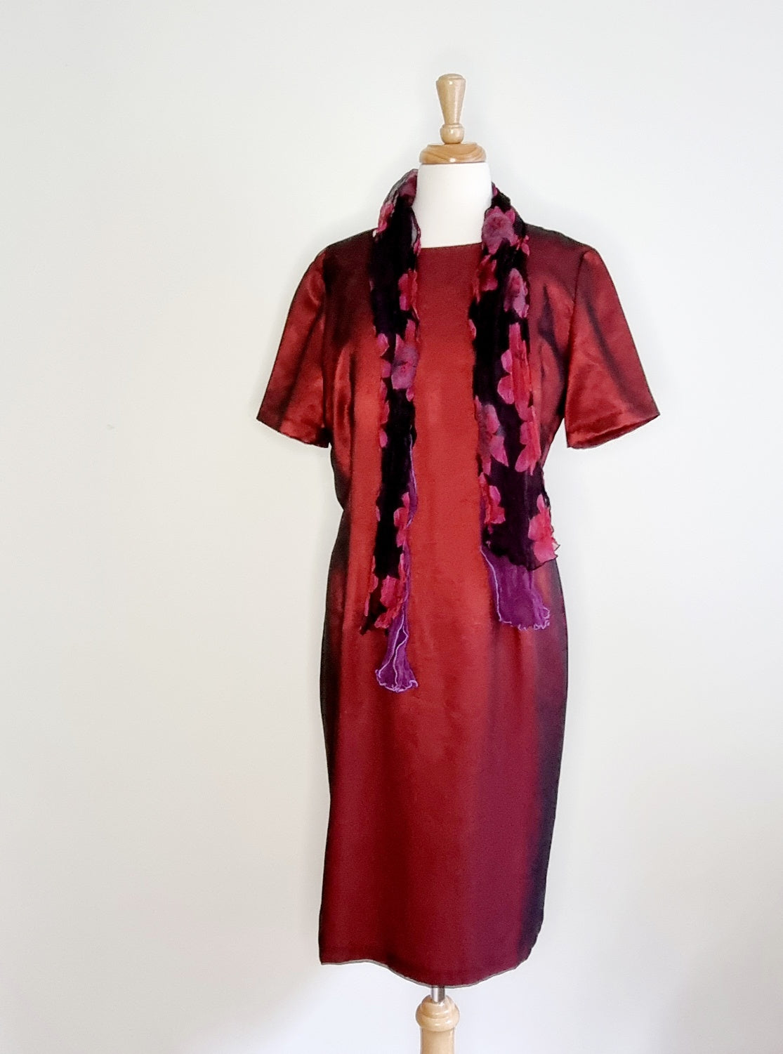 Mirien Hall - Vintage - Classic Midi Burgundy dress