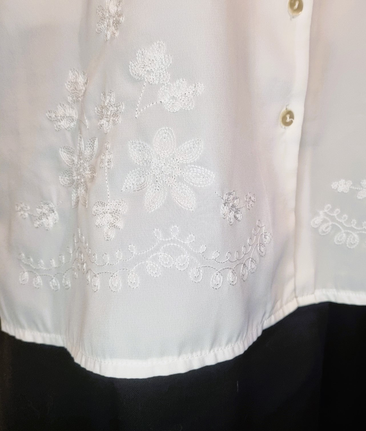 Smiley - Classic beige embroider sleeved button blouse
