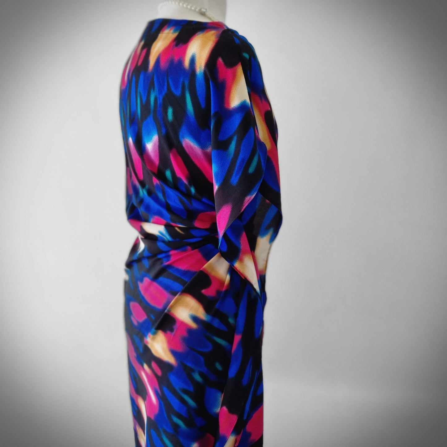 IDRESS - Chic, stylish,  bold and colorful midi dress