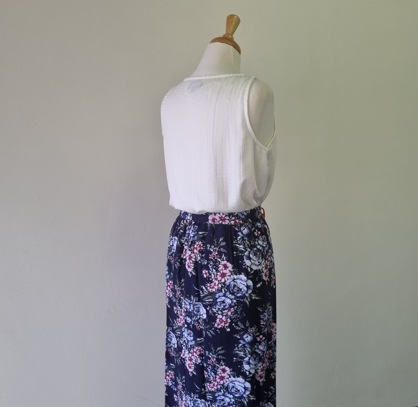 Cotton On - Blue & pink long skirt with size slits, band and zip.