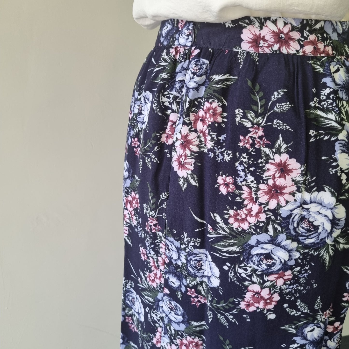 Cotton On - Blue & pink long skirt with size slits, band and zip.