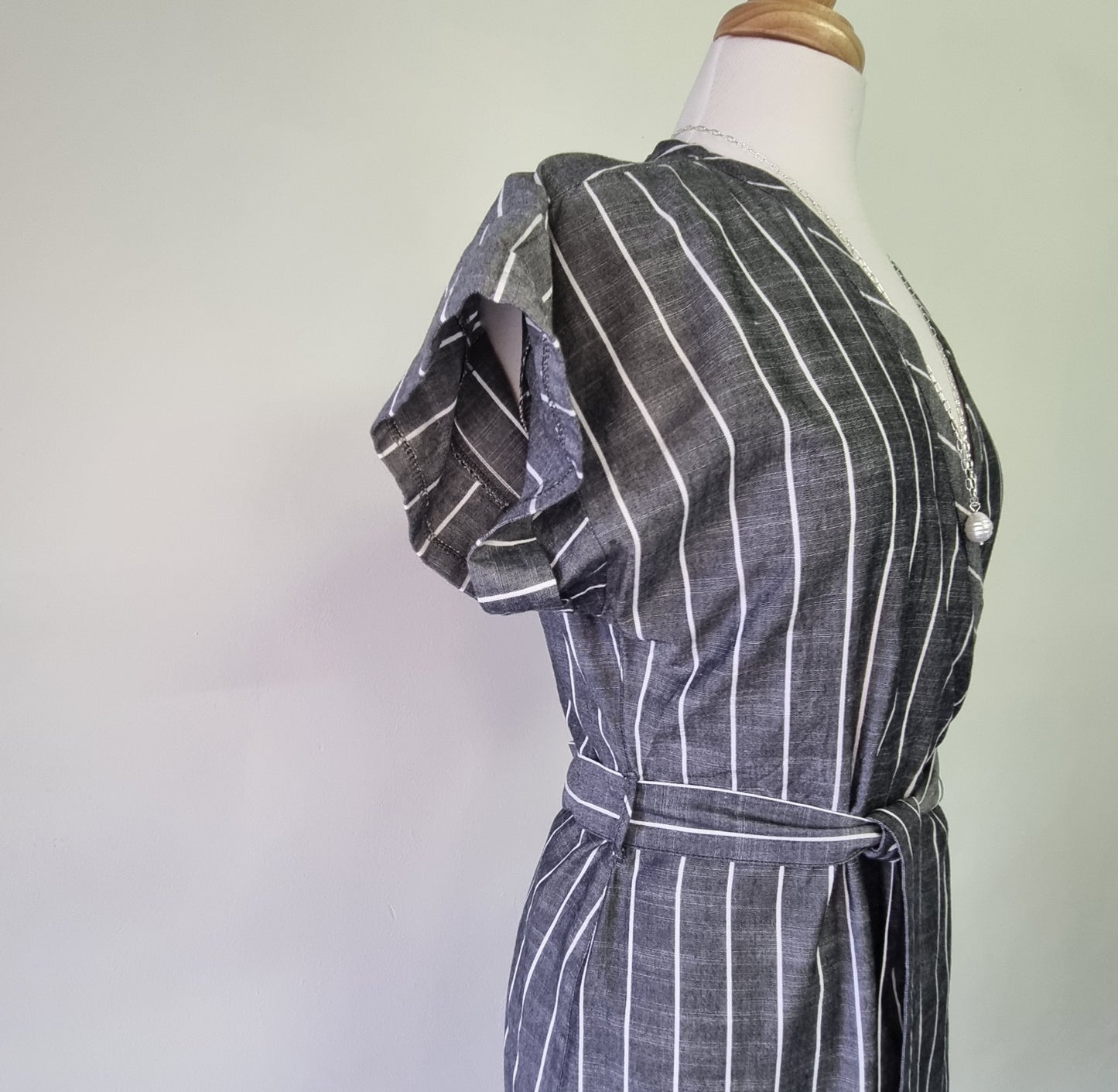Edition - Grey & white short sleeved wrap waisted striped midi dress with belt